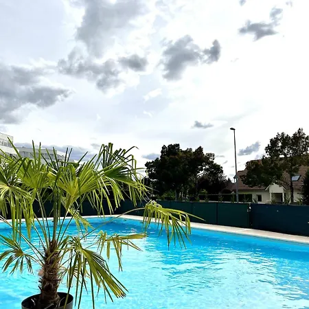 Piscine - Quartier Toison D'or *